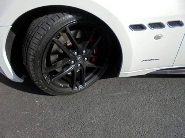 Photo of 2017 White Maserati GranTurismo