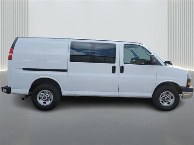 Photo of 2018 Summit White GMC Savana 2500