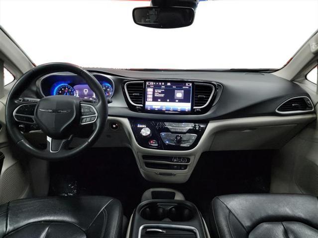 Photo of 2022 Gray Chrysler Pacifica