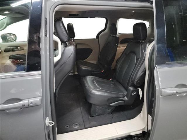 Photo of 2022 Gray Chrysler Pacifica