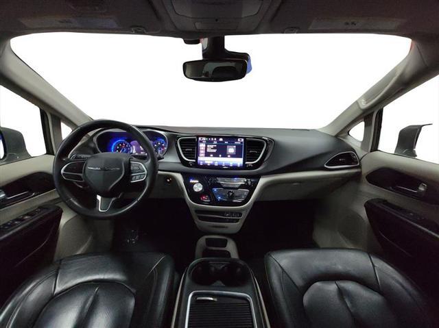 Photo of 2022 Gray Chrysler Pacifica