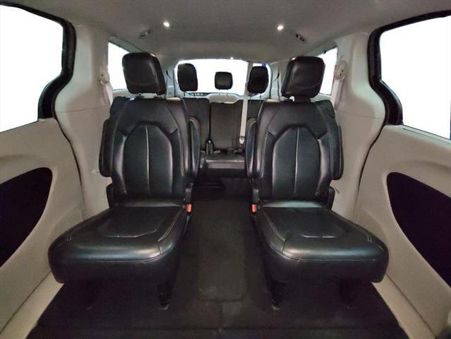 Photo of 2022 Gray Chrysler Pacifica