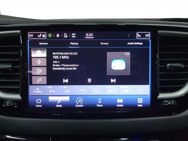 Photo of 2022 Gray Chrysler Pacifica