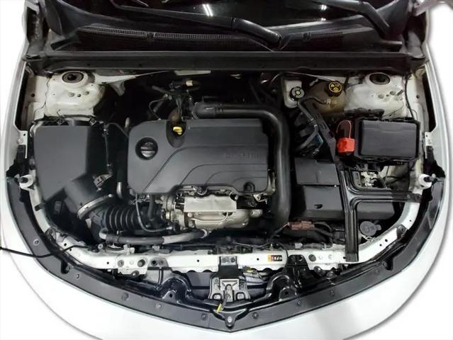 Photo of 2022 Summit White Chevrolet Malibu