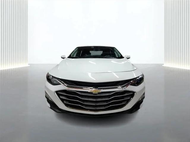 Photo of 2022 Summit White Chevrolet Malibu