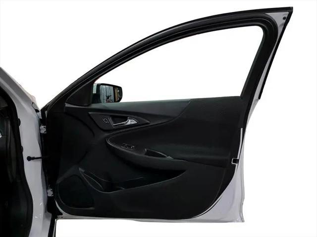 Photo of 2022 Summit White Chevrolet Malibu
