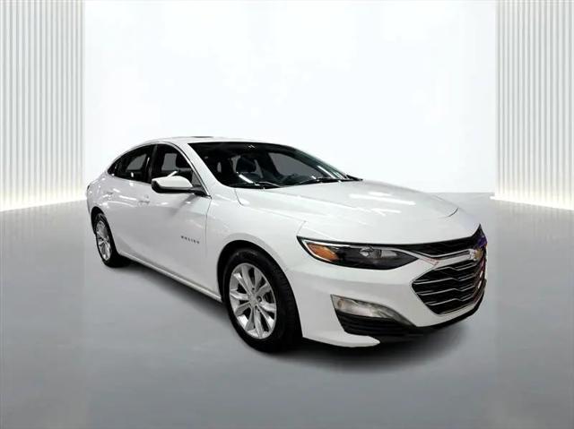 Photo of 2022 Summit White Chevrolet Malibu