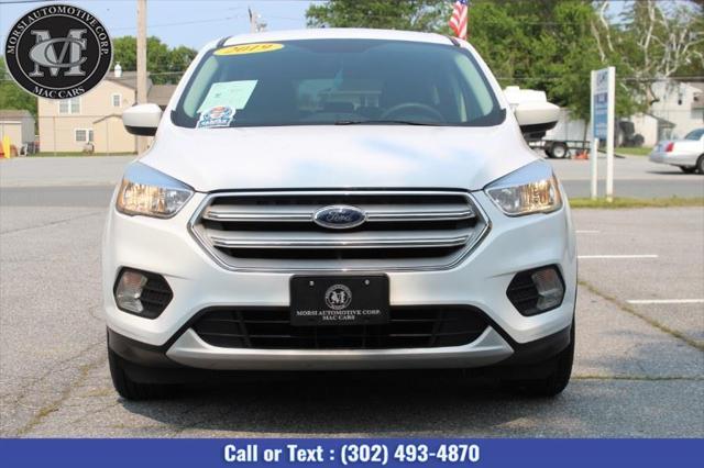 Photo of 2019 Oxford White Ford Escape