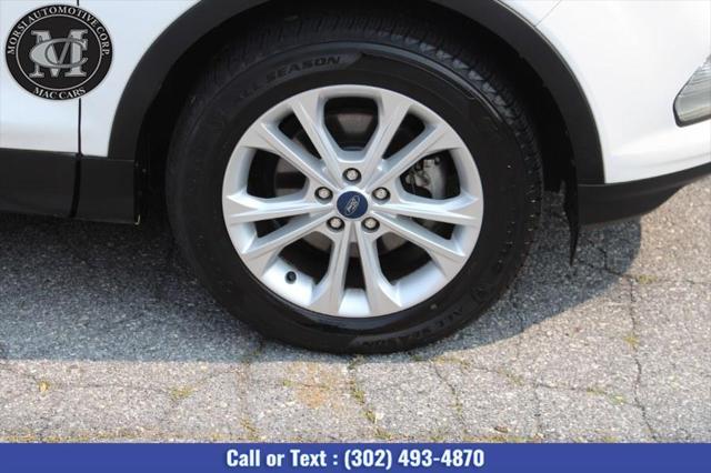 Photo of 2019 Oxford White Ford Escape