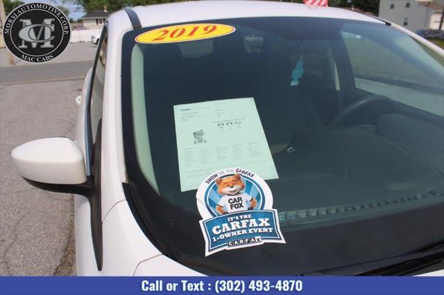 Photo of 2019 Oxford White Ford Escape