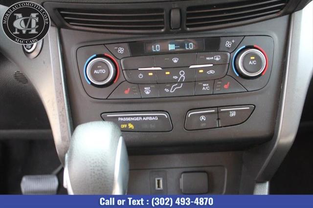 Photo of 2019 Oxford White Ford Escape