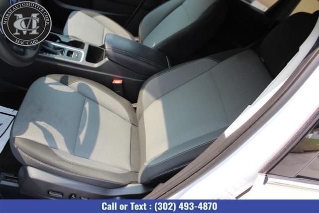 Photo of 2019 Oxford White Ford Escape
