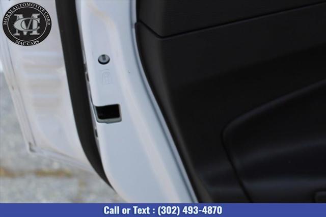 Photo of 2019 Oxford White Ford Escape