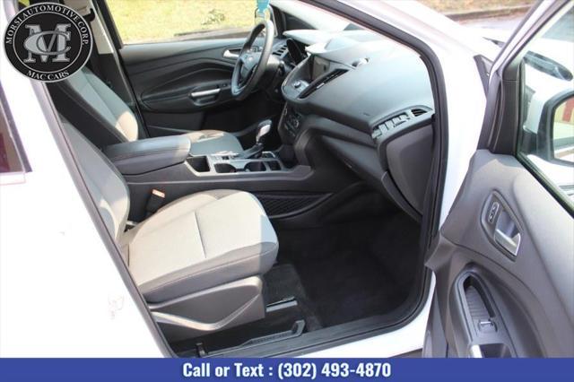 Photo of 2019 Oxford White Ford Escape