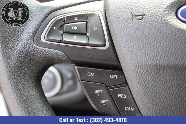 Photo of 2019 Oxford White Ford Escape