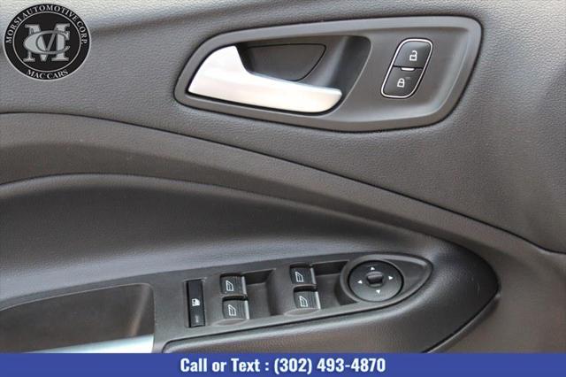 Photo of 2019 Oxford White Ford Escape
