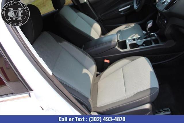 Photo of 2019 Oxford White Ford Escape