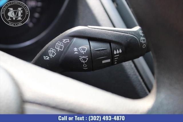 Photo of 2019 Oxford White Ford Escape