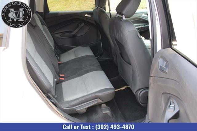 Photo of 2019 Oxford White Ford Escape