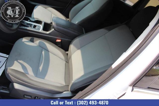 Photo of 2019 Oxford White Ford Escape