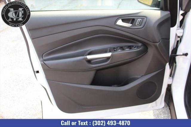 Photo of 2019 Oxford White Ford Escape
