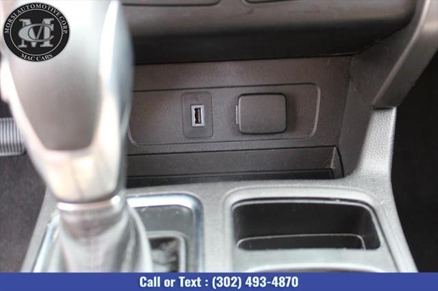 Photo of 2019 Oxford White Ford Escape