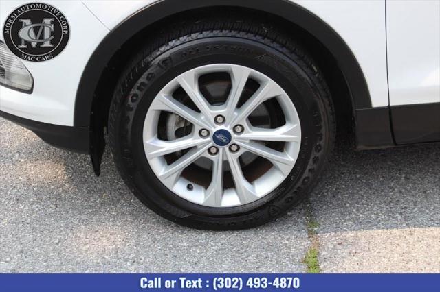 Photo of 2019 Oxford White Ford Escape