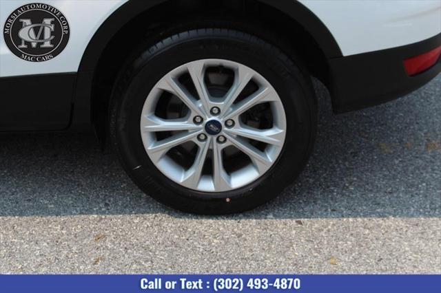 Photo of 2019 Oxford White Ford Escape