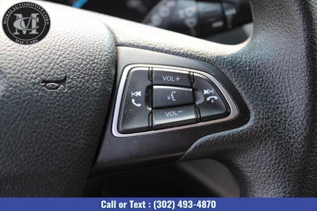 Photo of 2019 Oxford White Ford Escape