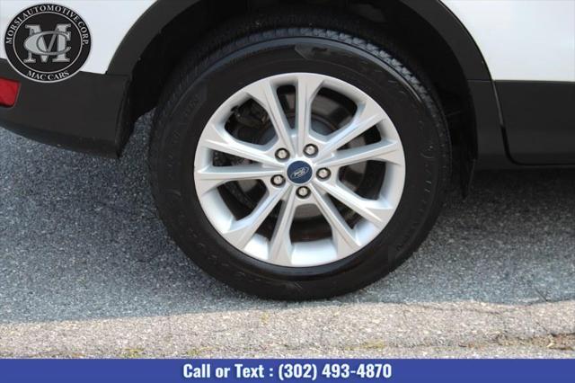 Photo of 2019 Oxford White Ford Escape
