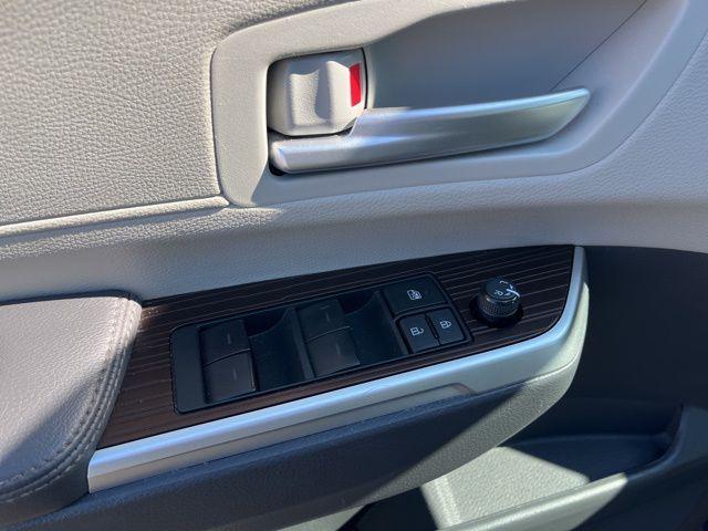 Photo of 2024 Midnight Black Metallic Toyota Sienna