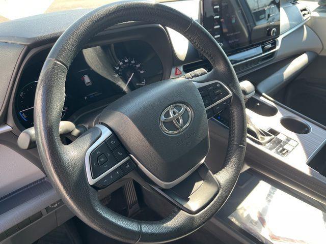 Photo of 2024 Midnight Black Metallic Toyota Sienna