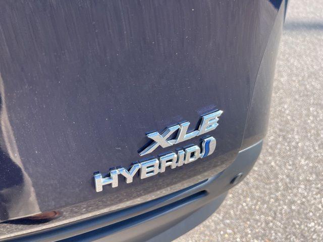 Photo of 2024 Midnight Black Metallic Toyota Sienna