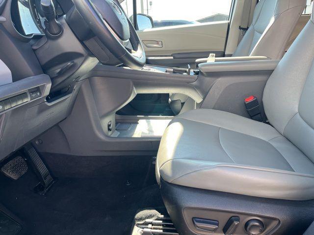 Photo of 2024 Midnight Black Metallic Toyota Sienna