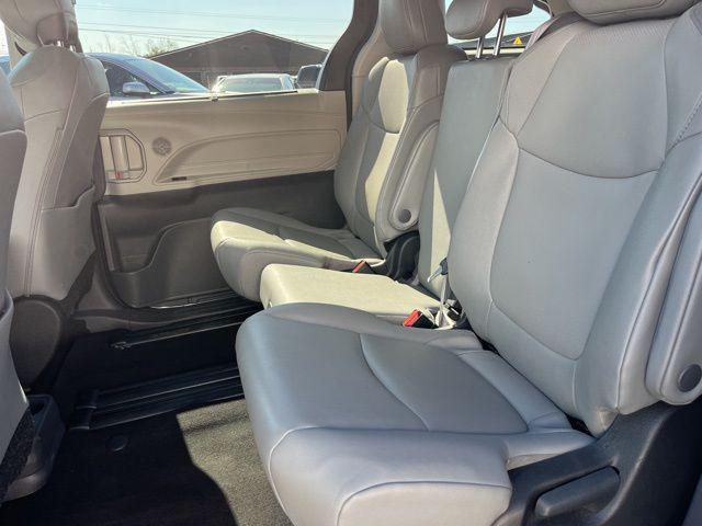Photo of 2024 Midnight Black Metallic Toyota Sienna