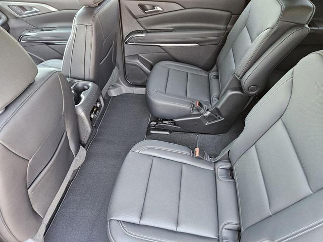 Photo of 2026 Summit White Chevrolet Traverse
