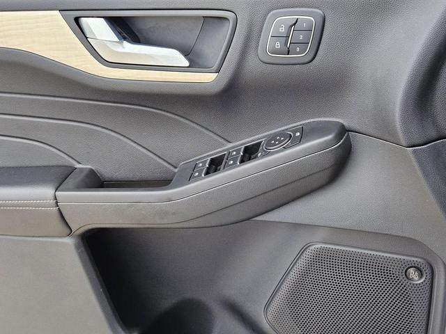Photo of 2021 Star White Metallic Tri-Coat Ford Escape