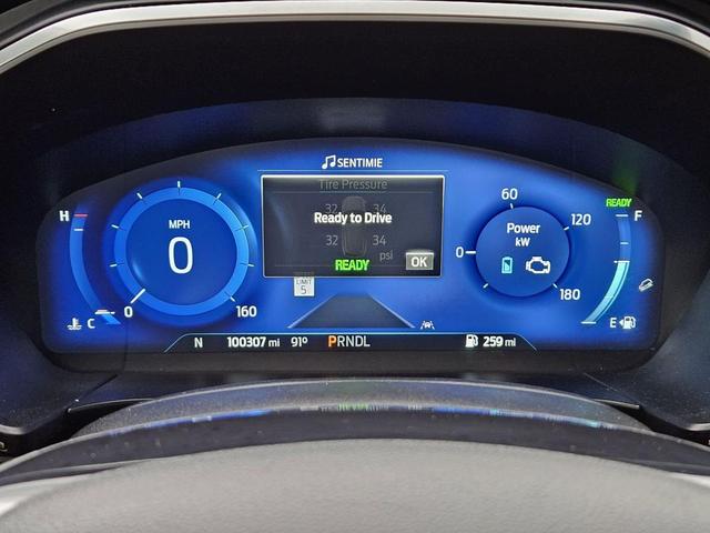 Photo of 2021 Star White Metallic Tri-Coat Ford Escape