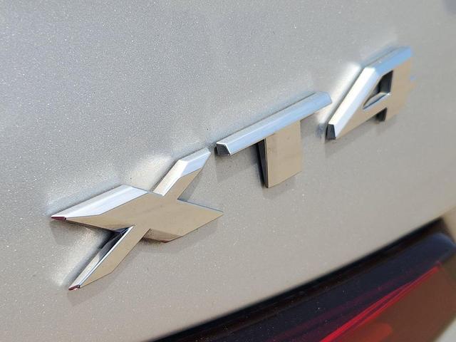 Photo of 2022 Radiant Silver Metallic Cadillac XT4