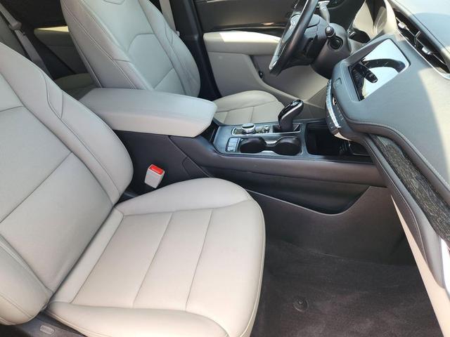 Photo of 2022 Radiant Silver Metallic Cadillac XT4