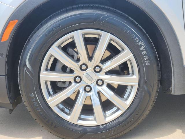 Photo of 2022 Radiant Silver Metallic Cadillac XT4