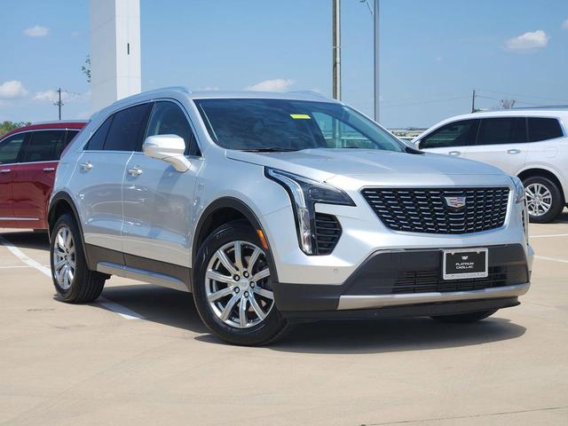 Photo of 2022 Radiant Silver Metallic Cadillac XT4