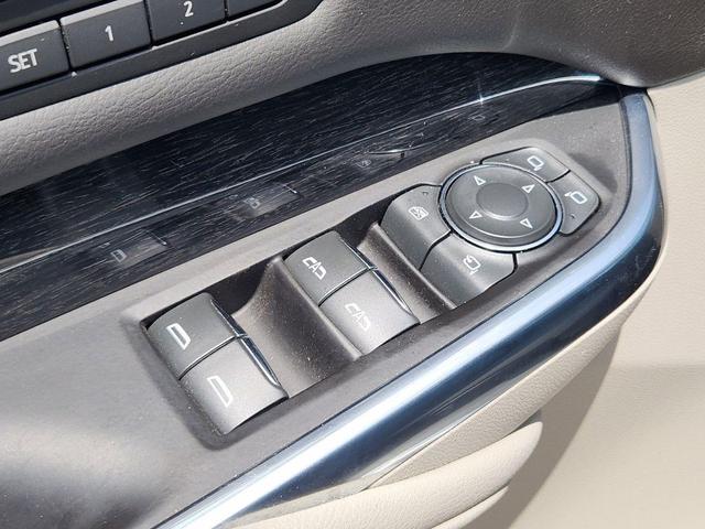 Photo of 2022 Radiant Silver Metallic Cadillac XT4