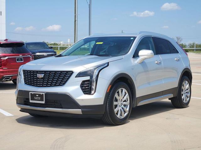 Photo of 2022 Radiant Silver Metallic Cadillac XT4