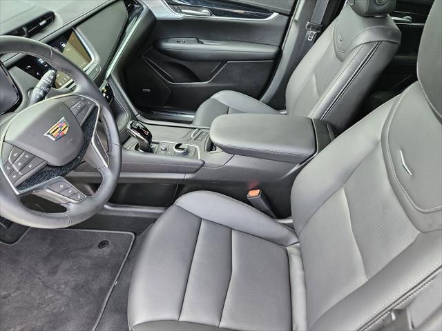 Photo of 2025 Argent Silver Metallic Cadillac XT5