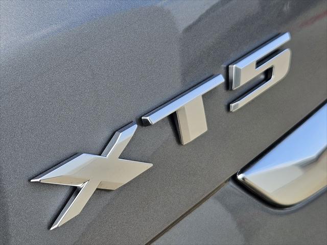 Photo of 2025 Argent Silver Metallic Cadillac XT5