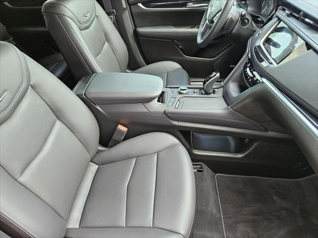 Photo of 2025 Argent Silver Metallic Cadillac XT5