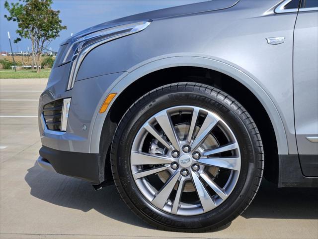 Photo of 2025 Argent Silver Metallic Cadillac XT5