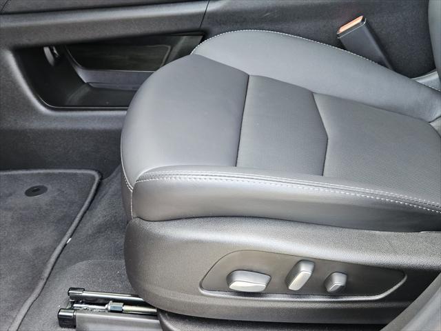 Photo of 2025 Argent Silver Metallic Cadillac XT5