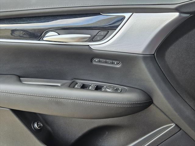 Photo of 2025 Argent Silver Metallic Cadillac XT5